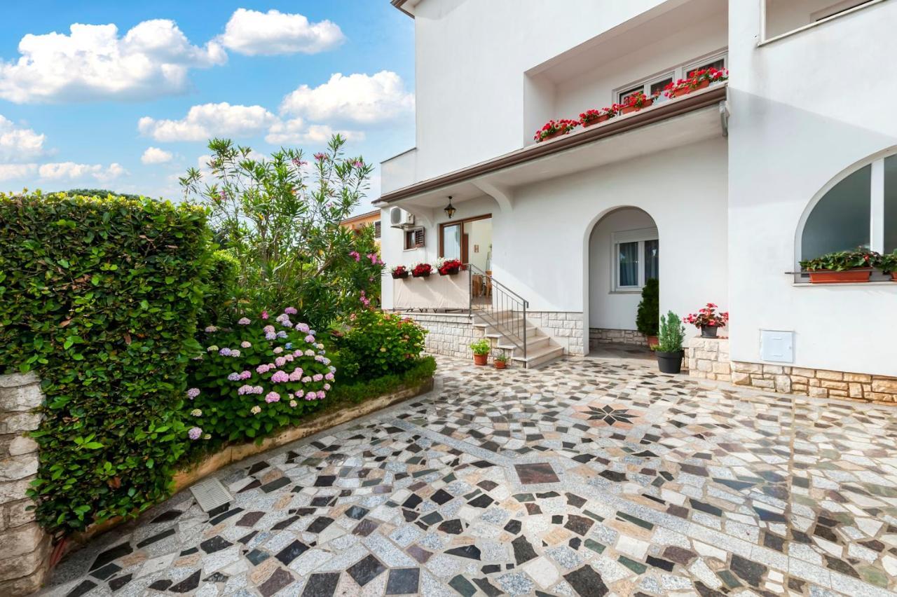 Apartments Sandra Rovinj Exterior foto