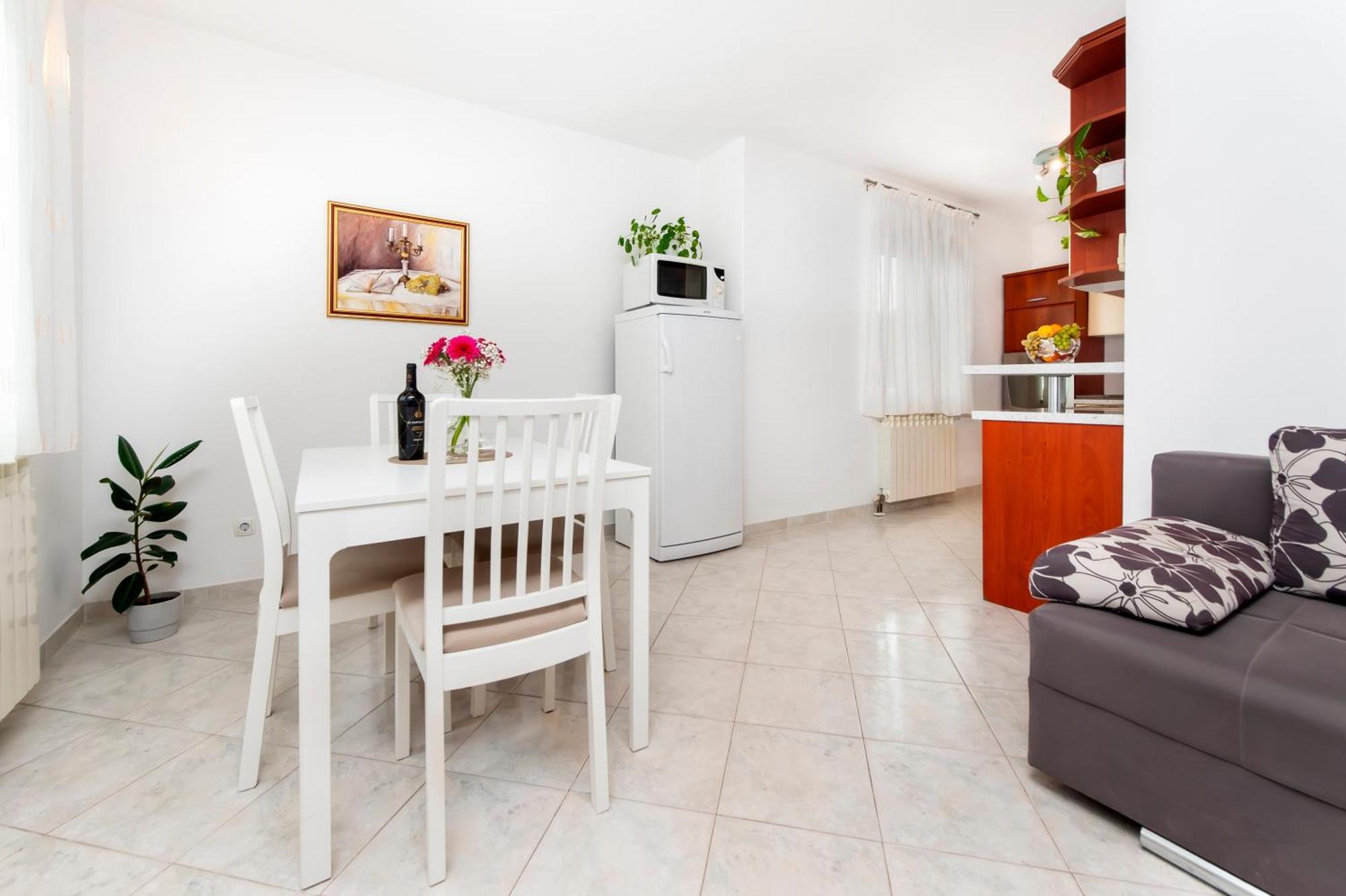 Apartments Sandra Rovinj Exterior foto